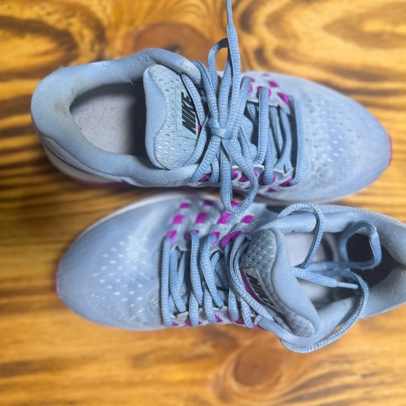 Nikes - Picture 4 of 4